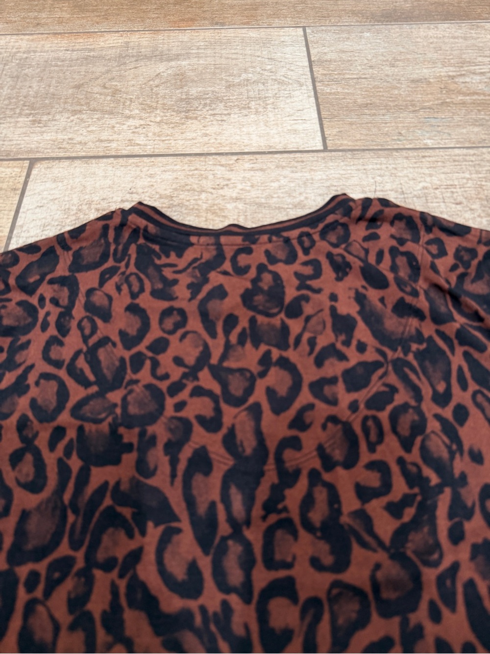 Johnny Was | Women's The Janie Favorite Short Sleeve V-Neck T-Shirt Leopard - Picture 8 of 8